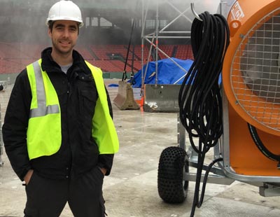 thumb-team-hkd-jean-philippe-lacasse-hkd-snowmakers JP est en charge de la production et du contrôle de la qualité dans notre l'usine du Québec, y compris l'approvisionnement en matériaux, les achats et la logistique. JP maintient le roulement de notre usine. Il a un diplôme en génie mécanique de l'Université Laval. Il est le père de quatre enfants, un charpentier accompli et aime passer du temps dans la neige avec sa famille.