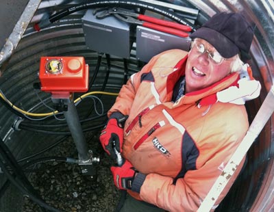 thumb-team-hkd-robert-stott-hkd-snowmakers Rob, ou Snow Bob de son surnom, joint HKD en 1995. Rob a commencé sa carrière d’enneigement dans les années 1970 à Hunter Mountain, New York et était sur l'équipe responsable d’enneigement des Jeux olympiques d'hiver de 1980 à Lake Placid. Oubliez Kevin Bacon; il devrait être Six degrés de Rob Stott.