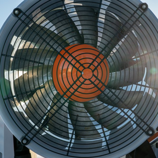 Fan guard and orange hub of the DEMACLENKO EVO 4.0 fan gun