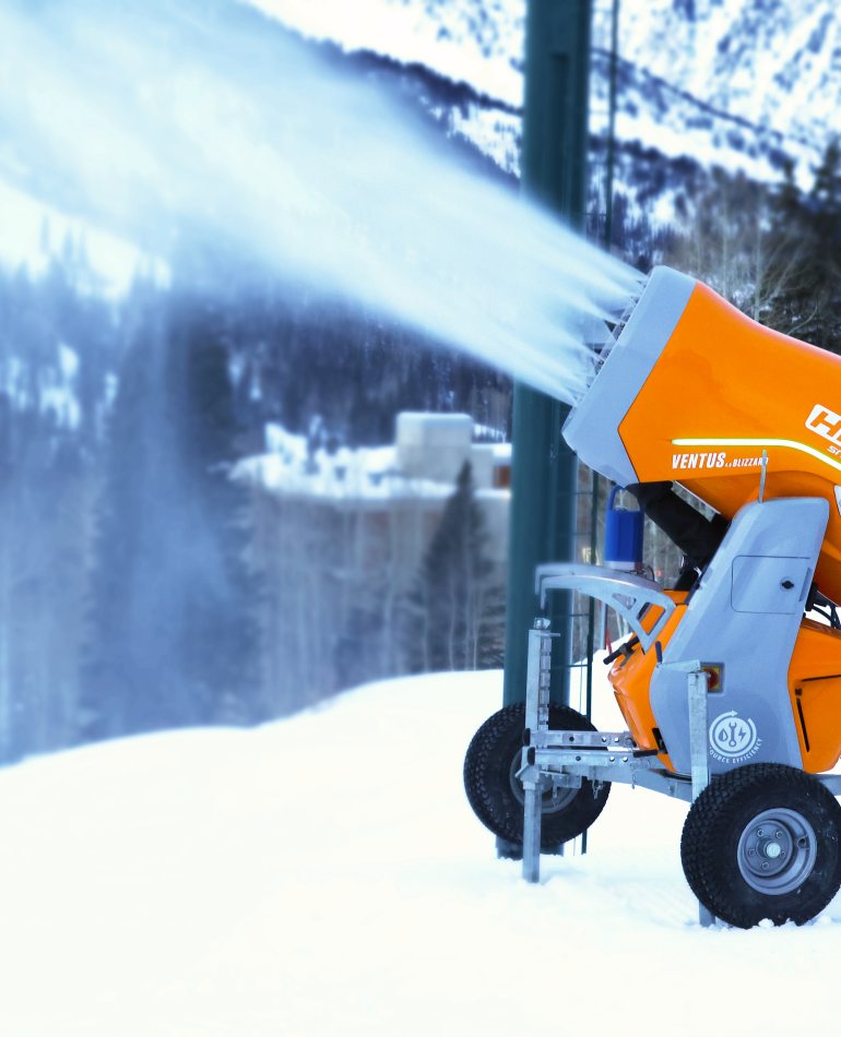 DEMACLENKO Ventus 4.0 BLIZZARD fan gun making snow below a mountain