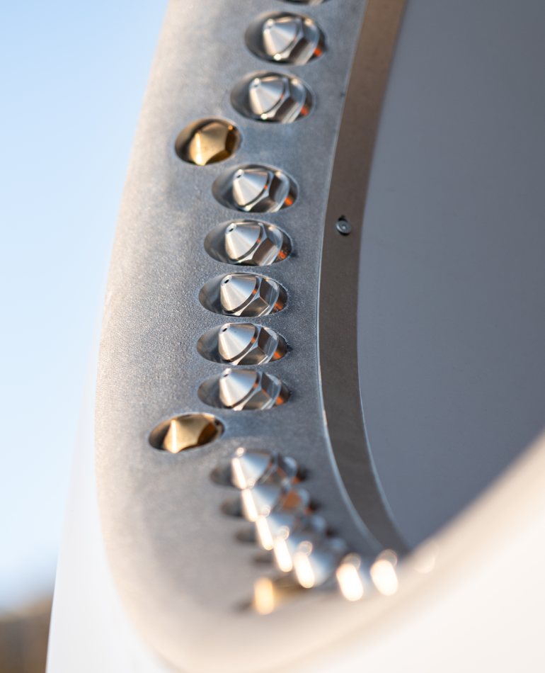 Close-up of the nucleator nozzles on the DEMACLENKO Ventus 4.0 BLIZZARD